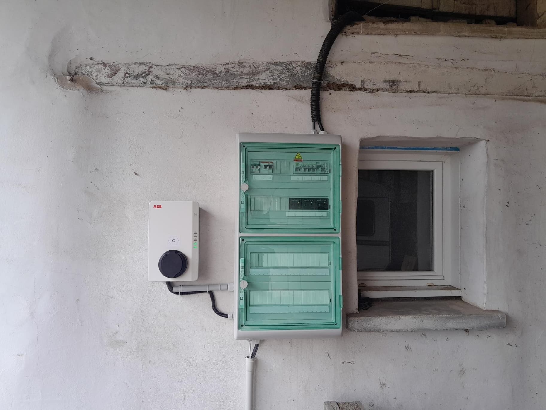 Installation panneaux solaires, avec borne de recharge, Hasparren, février 2024, Cap.Solar