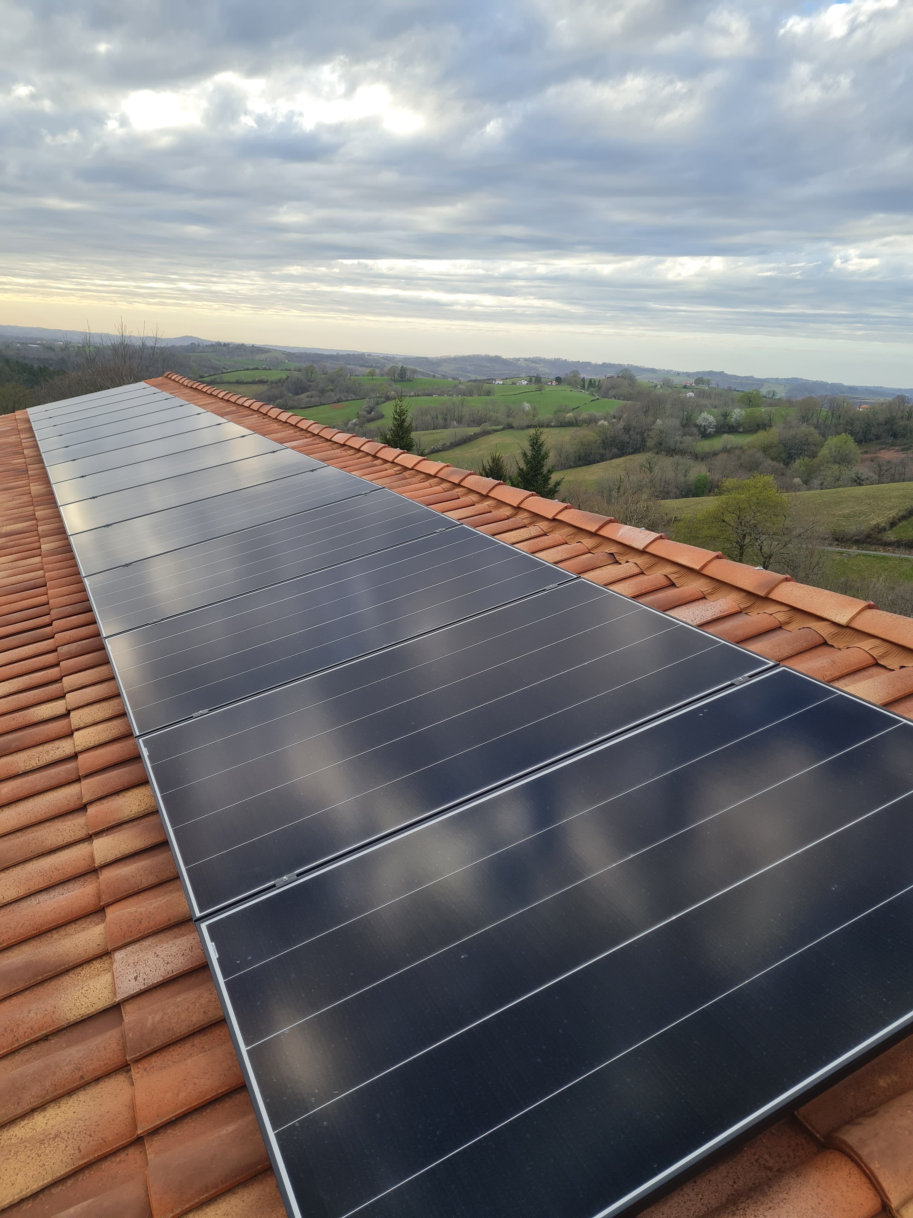 Installation panneaux solaires 7,65 kWc, en surimposition, avec borne de recharge, Tarbes, septembre 2024, Cap.Solar