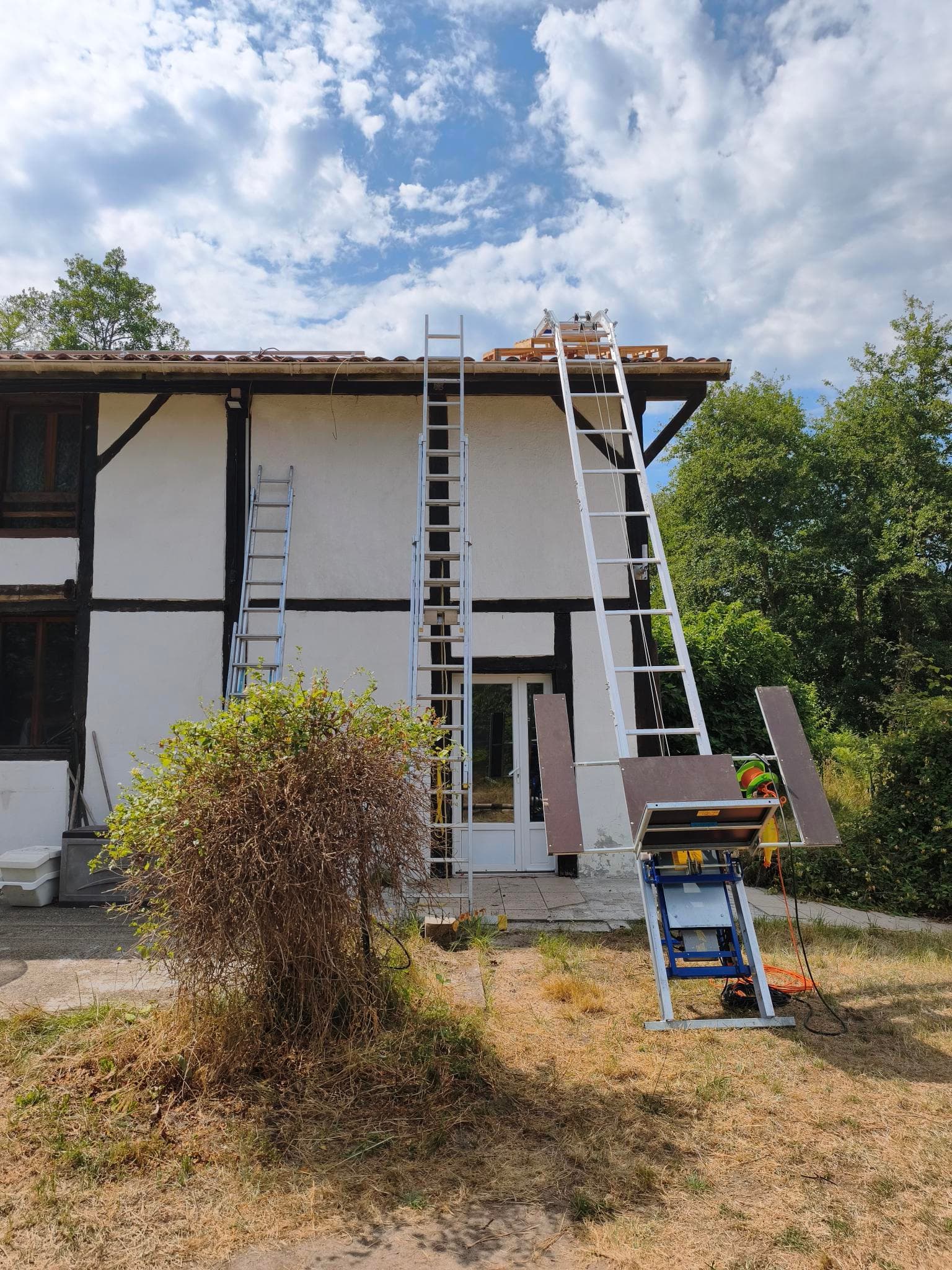 Panneaux solaires à Lüe : comment une installation de 9 kWc se pose et s’intègre sur un toit girondin