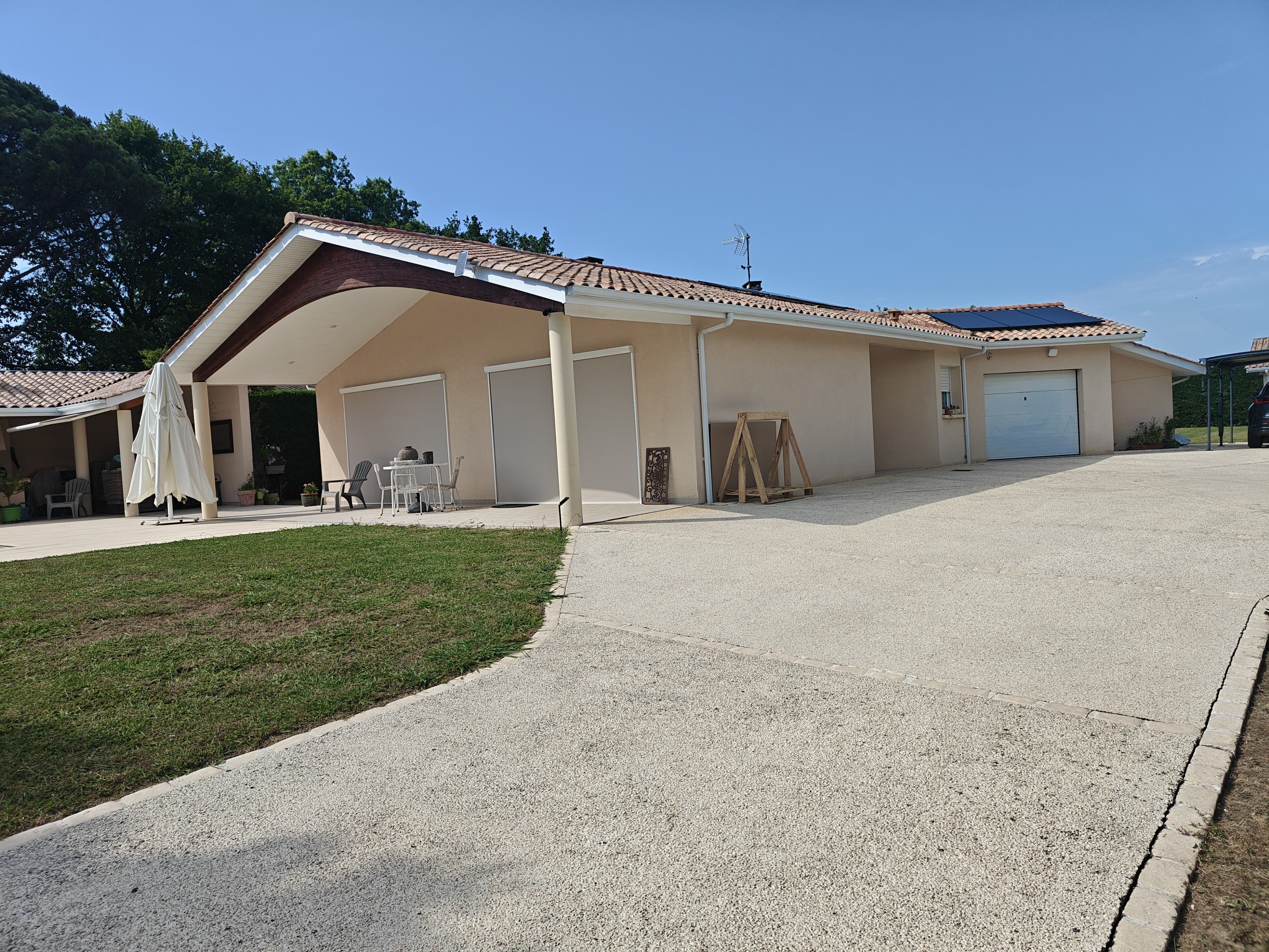 Installation photovoltaïque de 3 kWc en autoconsommation sur toiture en tuiles mécaniques à Saint-Caprais-de-Bordeaux