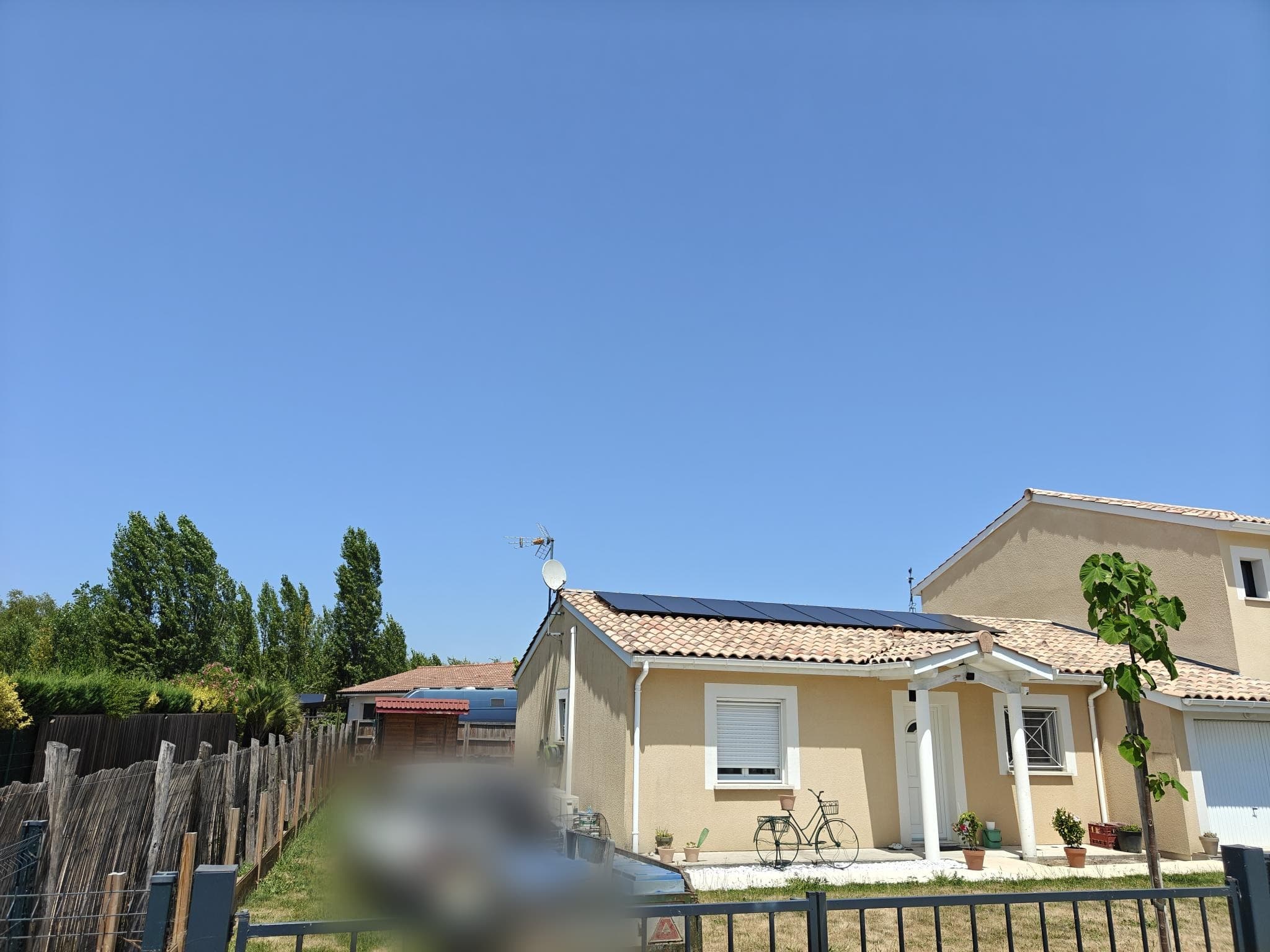 Installation solaire à Créon : 16 panneaux Dualsun en tuiles romanes orientés pour une autoconsommation optimisée
