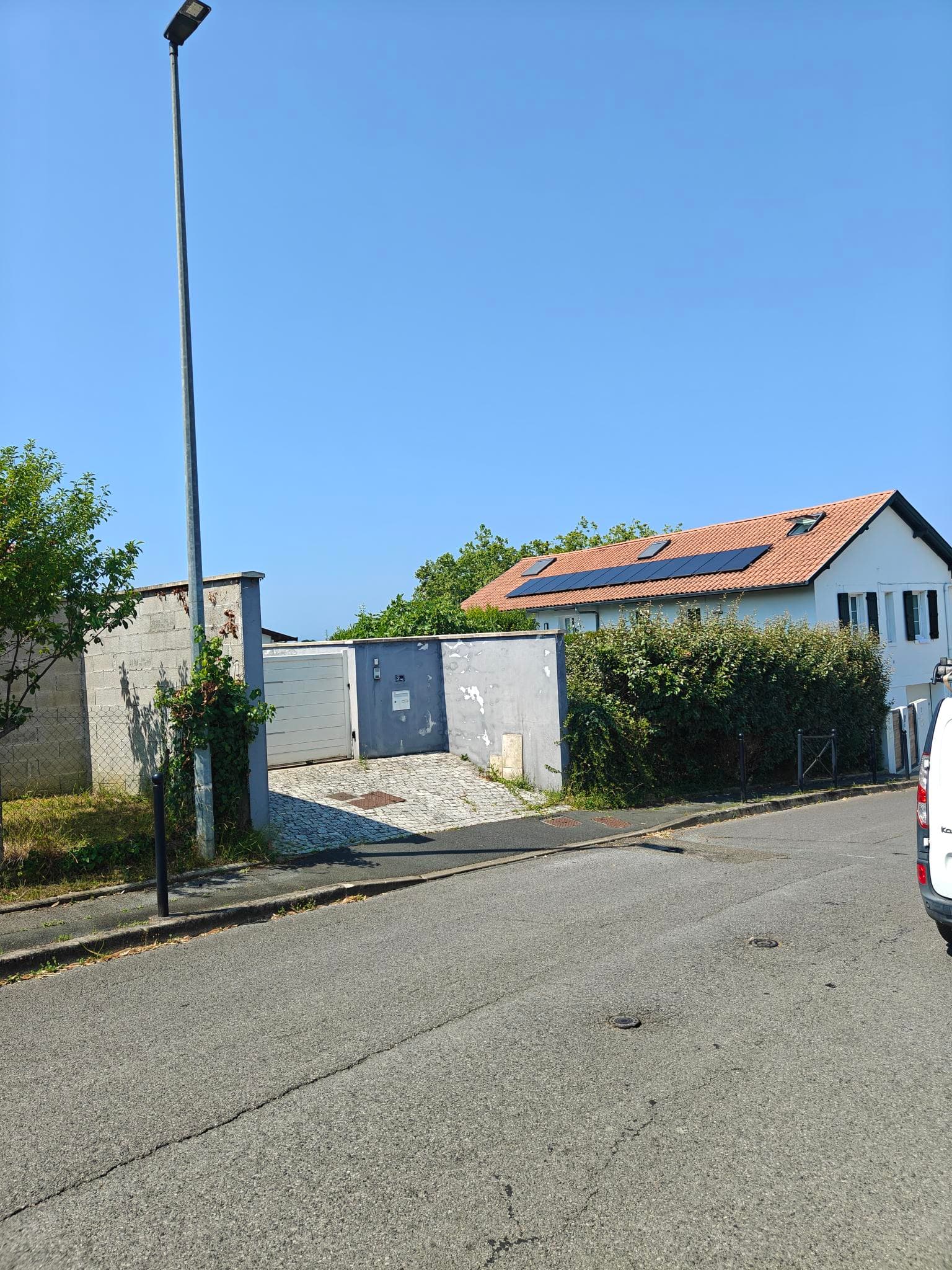 Installation photovoltaïque à Mouguerre : 12 panneaux Dualsun pour une production solaire optimisée par la batterie virtuelle Mylight