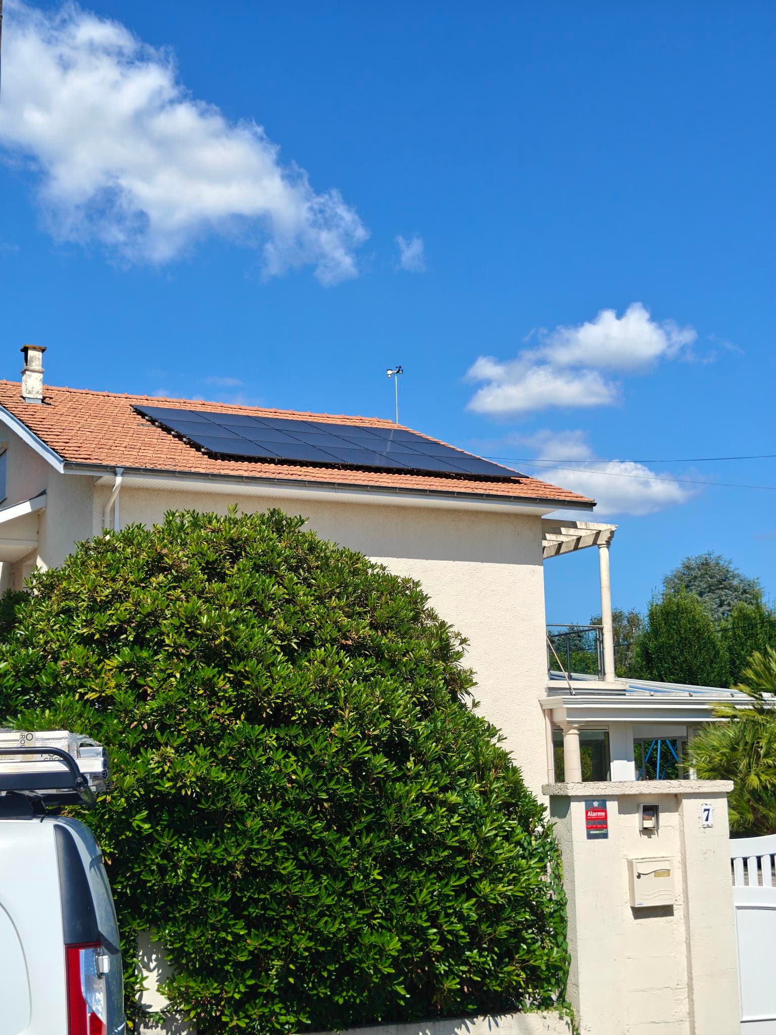 Installation photovoltaïque sur maison à Pau : 15 panneaux solaires pour une autoconsommation optimisée